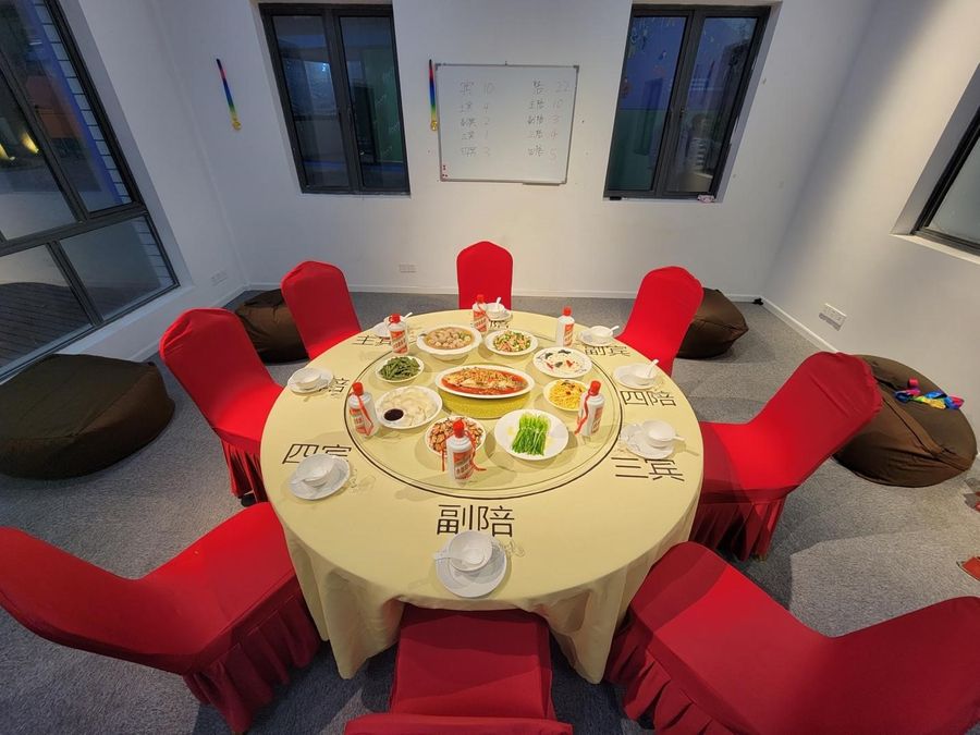 The tablecloth at the demo was custom made with a Shandong banquet seating chart