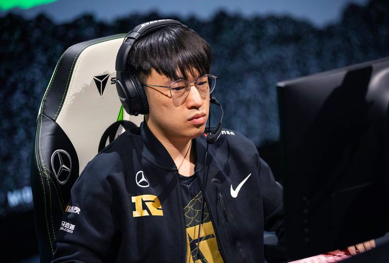 RNG’s Xiaohu swapped back to mid-lane.