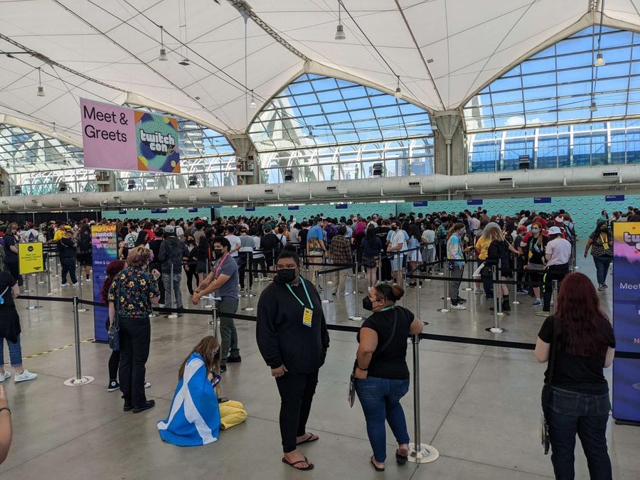 Lines for people to meet Twitch Streamers