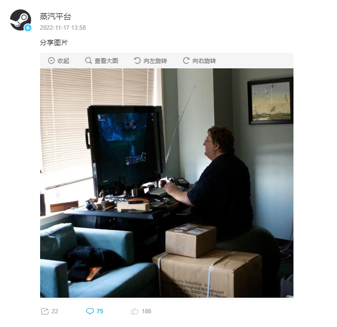 Gabe Newell Playing World of Warcraft
