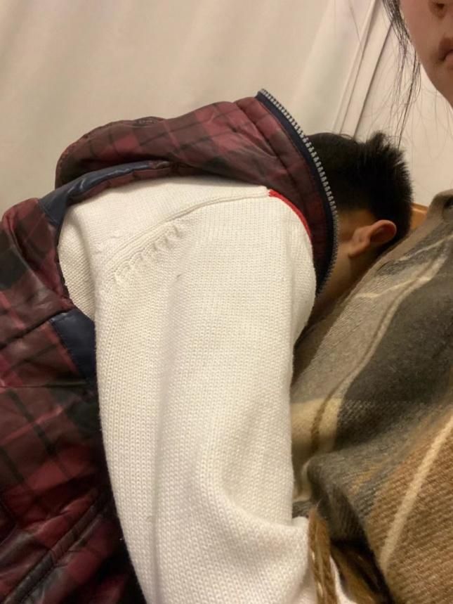 Yang&rsquo;s son tired after playing games and writing summaries.