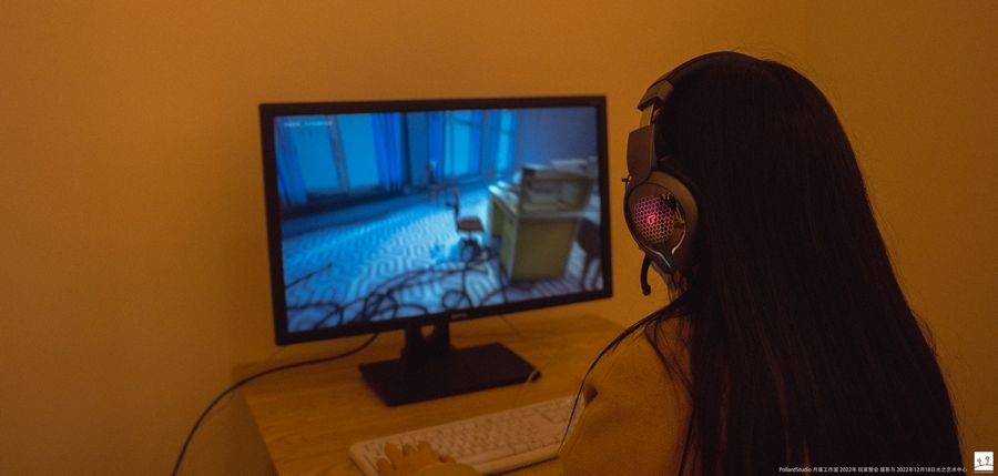 A player trying out the demo