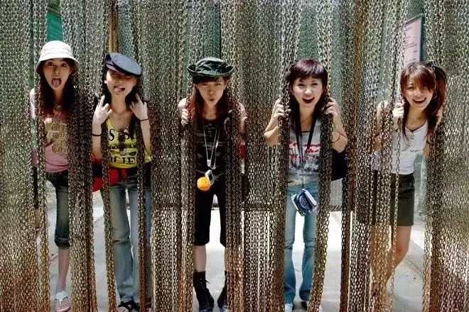 A photo of China’s first women’s esports team, 5Love, in their early stage