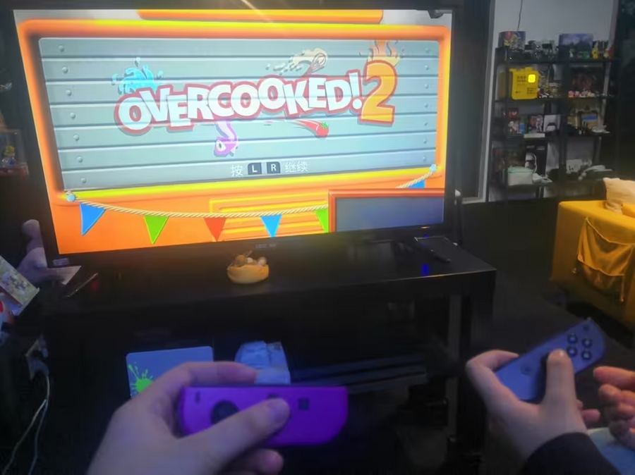 Players also visited the offline shop that seller owns for support