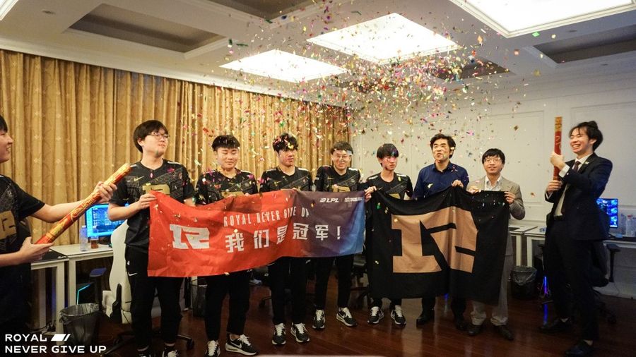 RNG celebrated the championship after defeating TES in the 2022 LPL Spring Finals yesterday.