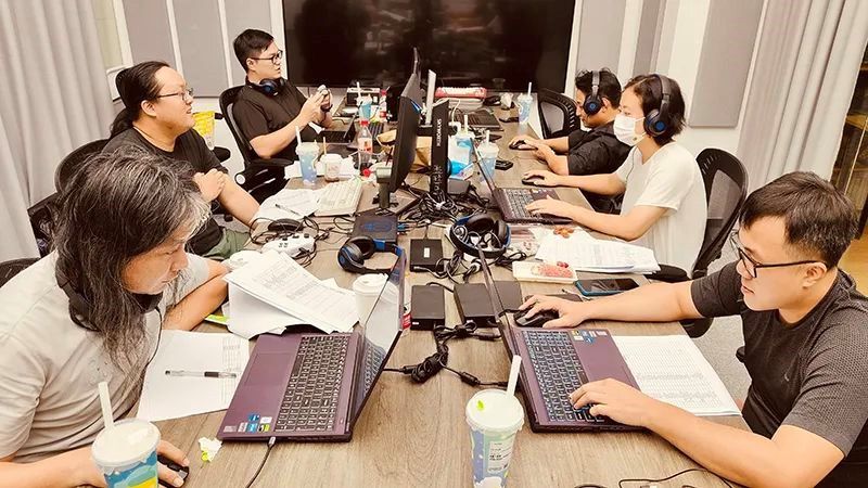 indiePlay judges having a meeting