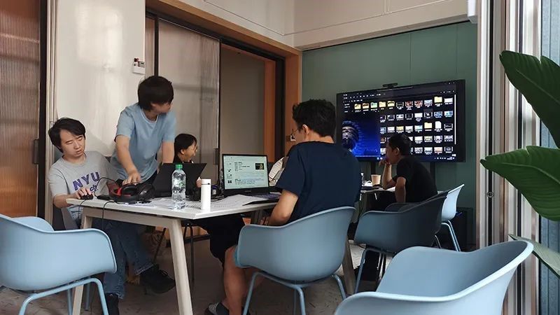 indiePlay judges having a meeting