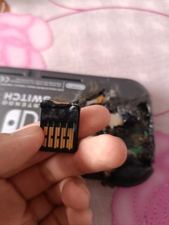 Damaged nintendo shop switch cartridge