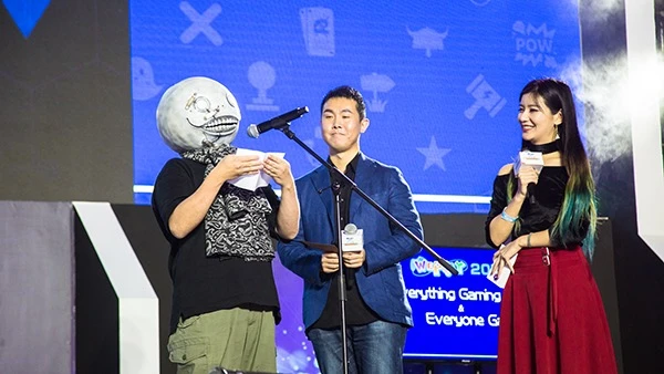 A photo shows in the 2017 indiePlay; Yoko Taro was the guest for the award presenter.