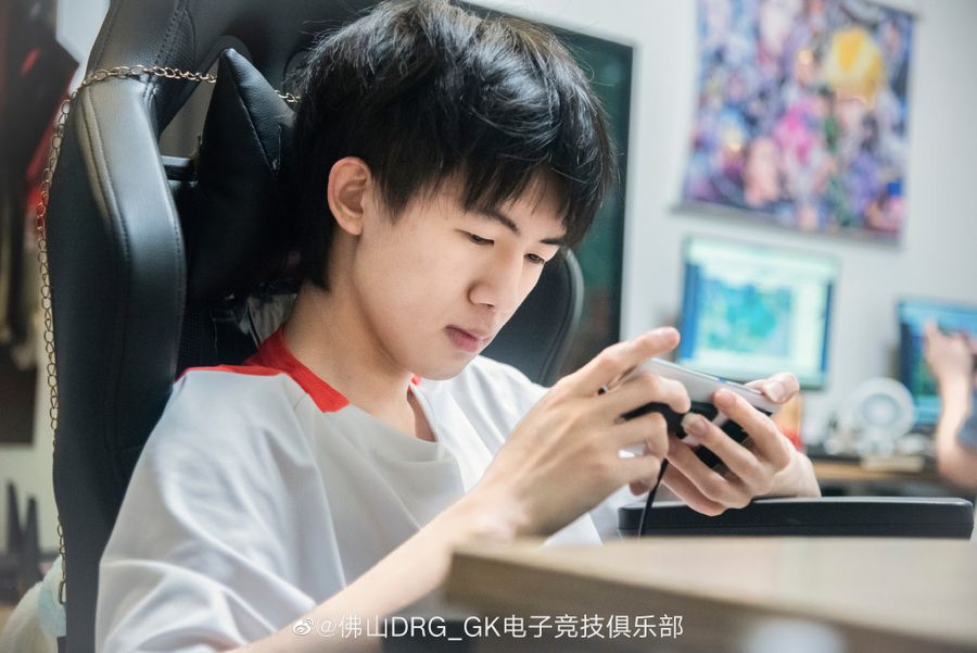 GK&rsquo;s esports player Menglan in pregame training yesterday